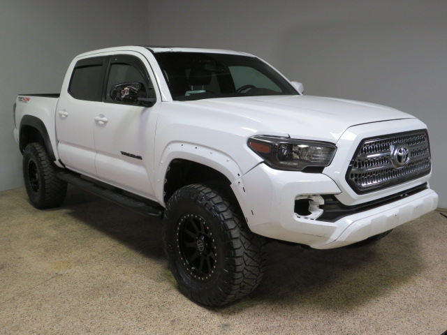 2019 Toyota Tacoma Double Cab vin: 3TMCZ5AN4KM221174