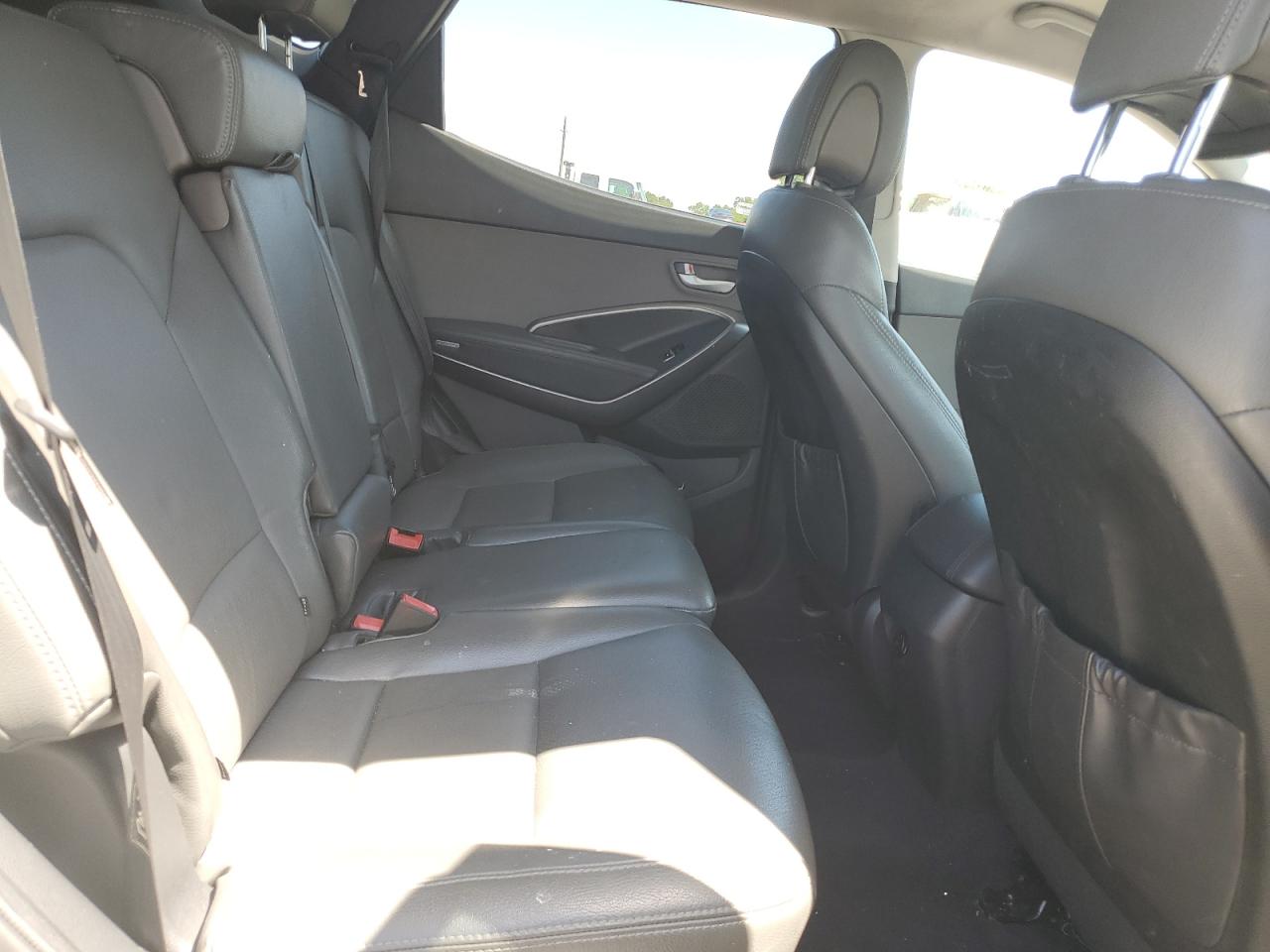 2014 Hyundai Santa Fe - Image 12
