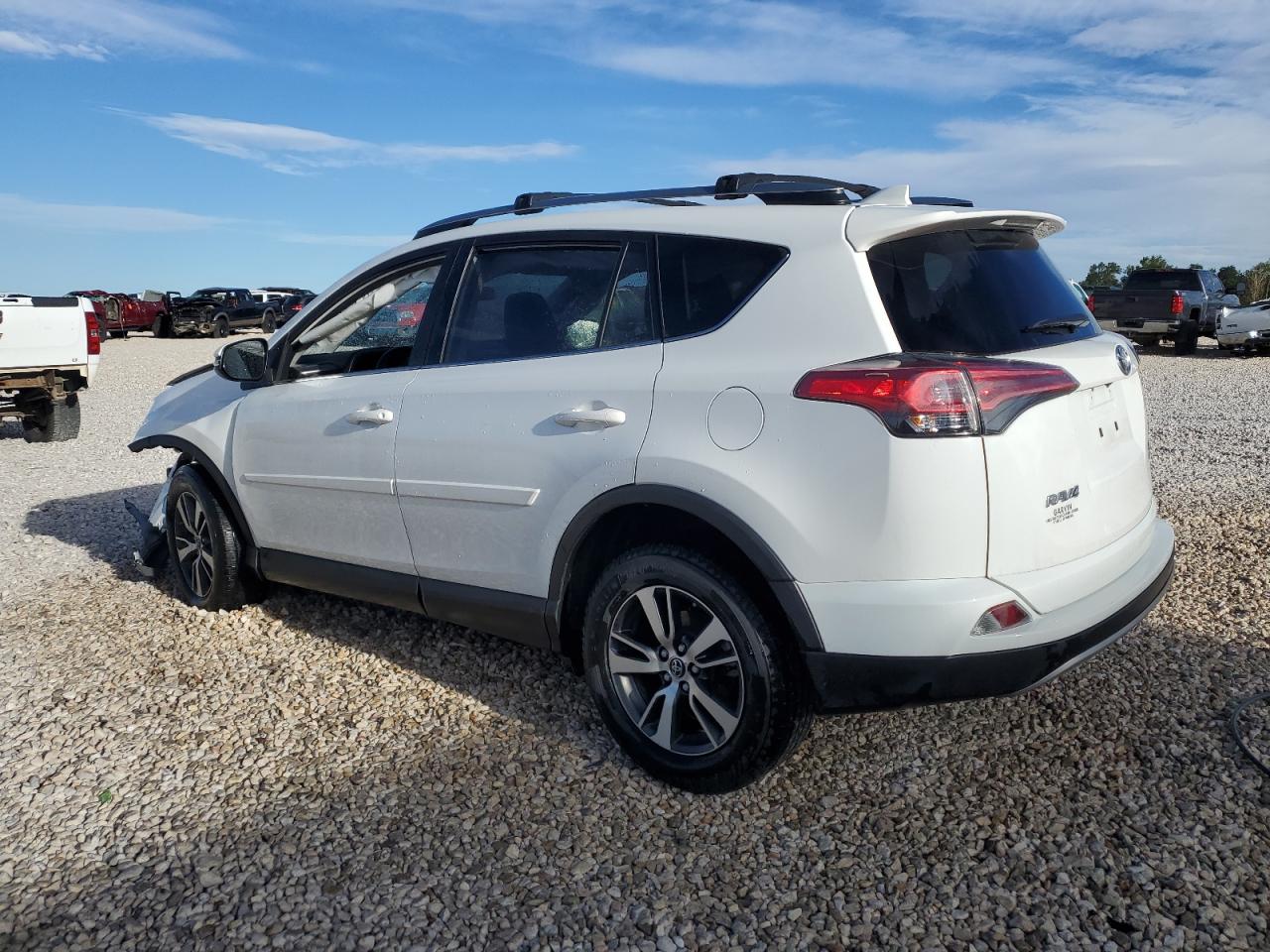 JTMRFREVXJD224465 2018 TOYOTA RAV 4 - Image 2