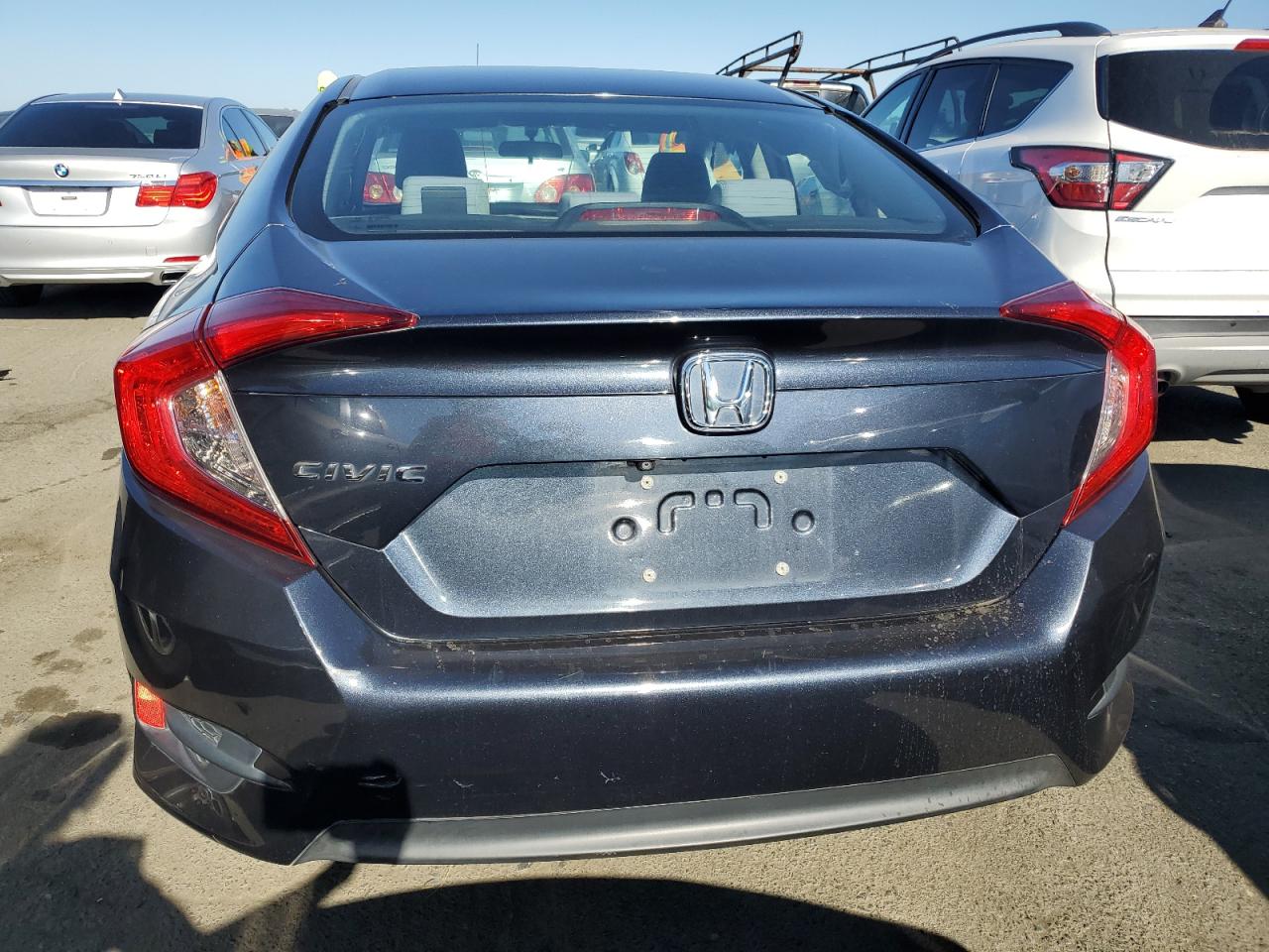 2HGFC2F52JH526449 2018 Honda Civic Lx