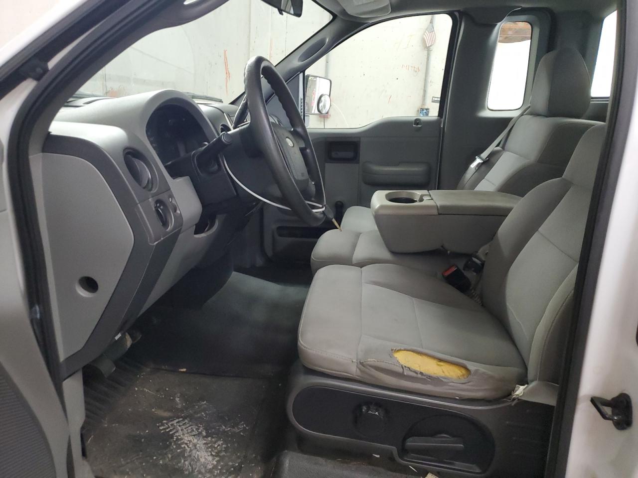 1FTRF12215NB10575 2005 Ford F150 1FTRF12215NB10575 2005 Ford F150