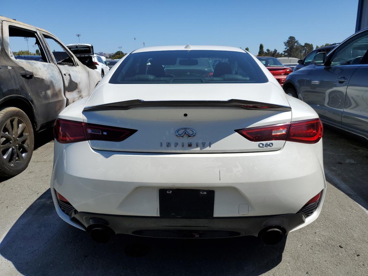 JN1EV7EK3HM362566 2017 Infiniti Q60 Premium