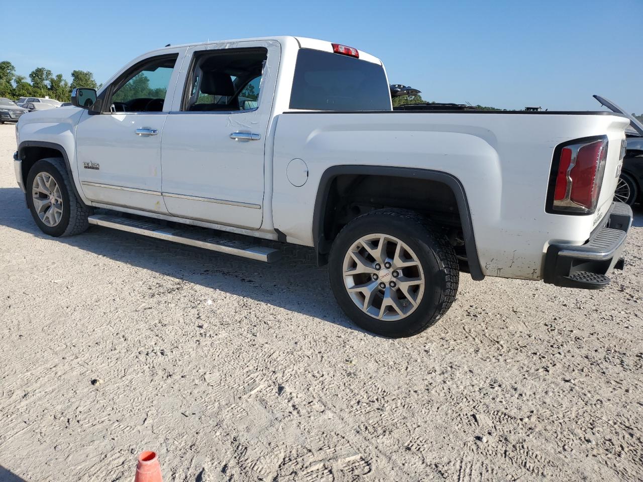 2018 GMC Sierra - Image 2