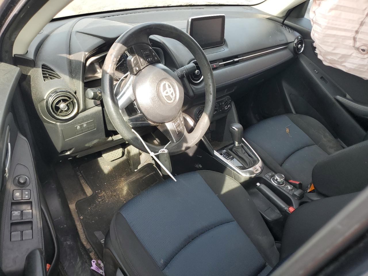 3MYDLBYV0JY314499 2018 Toyota Yaris Ia