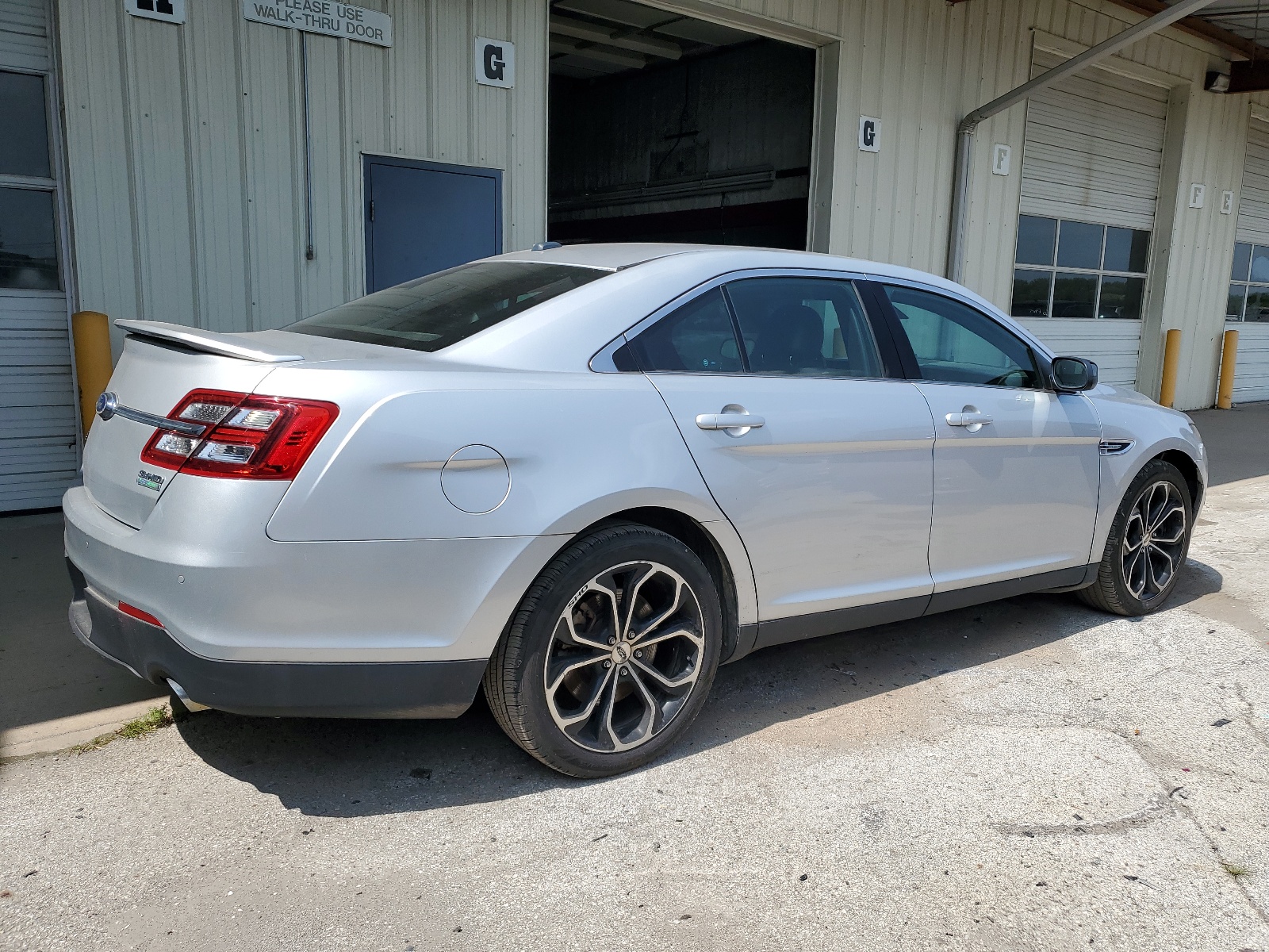 1FAHP2KT4HG113847 2017 Ford Taurus Sho