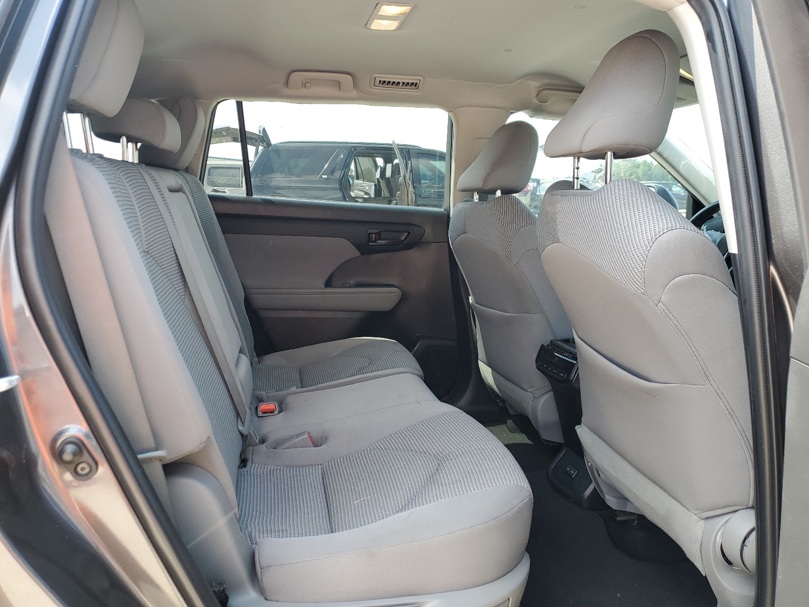 5TDCZRAH4NS126099 2022 Toyota Highlander L