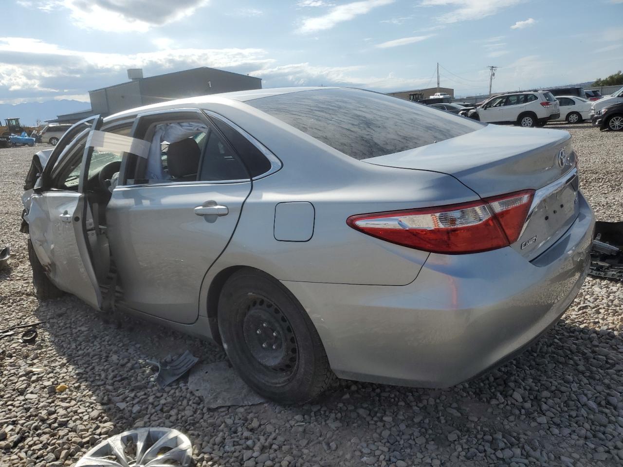 4T1BF1FKXHU617914 2017 TOYOTA CAMRY - Image 2