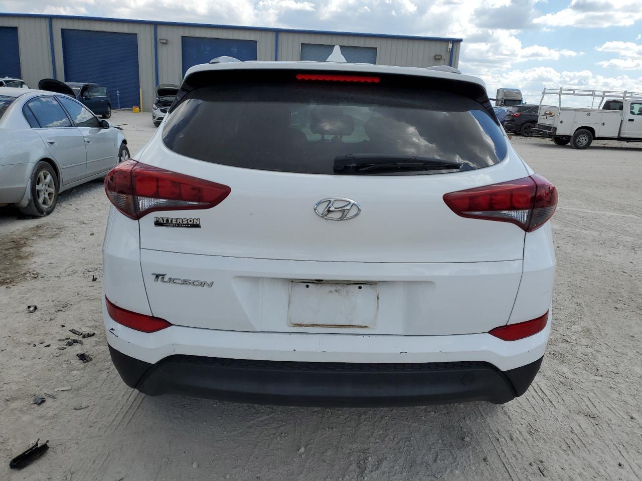 KM8J33A43JU655600 2018 Hyundai Tucson Sel