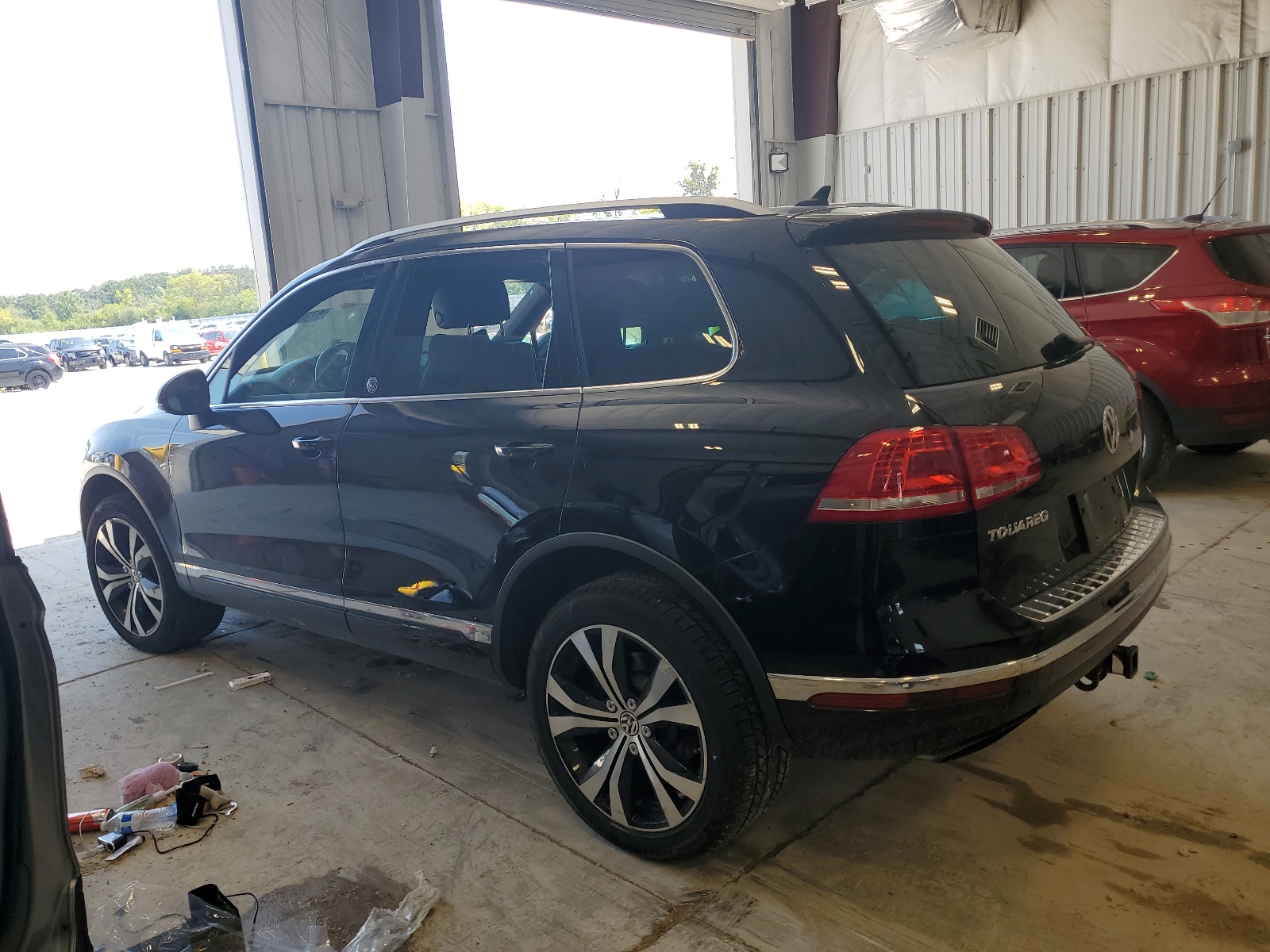 WVGRF7BP8HD002393 2017 Volkswagen Touareg Wolfsburg