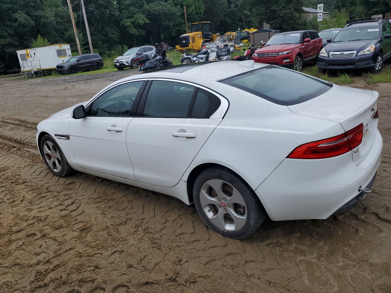 2017 Jaguar Xe vin: SAJAR4BG1HA977960