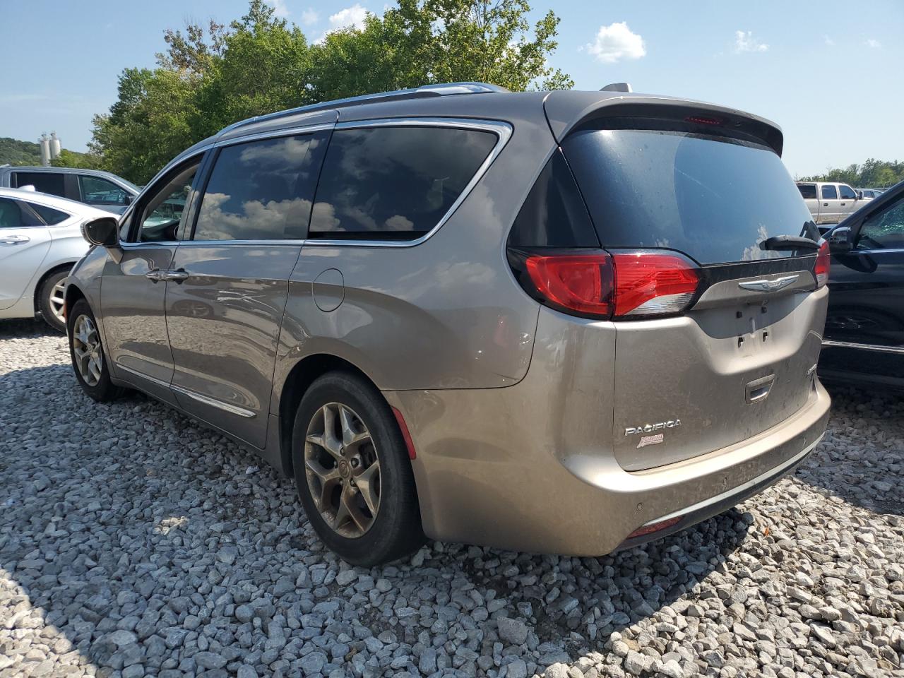 2C4RC1GG9HR536762 2017 CHRYSLER PACIFICA - Image 2