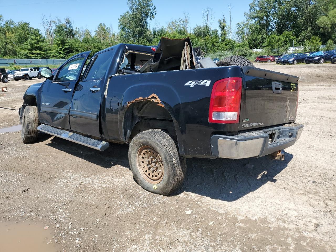 2011 GMC Sierra - Image 2
