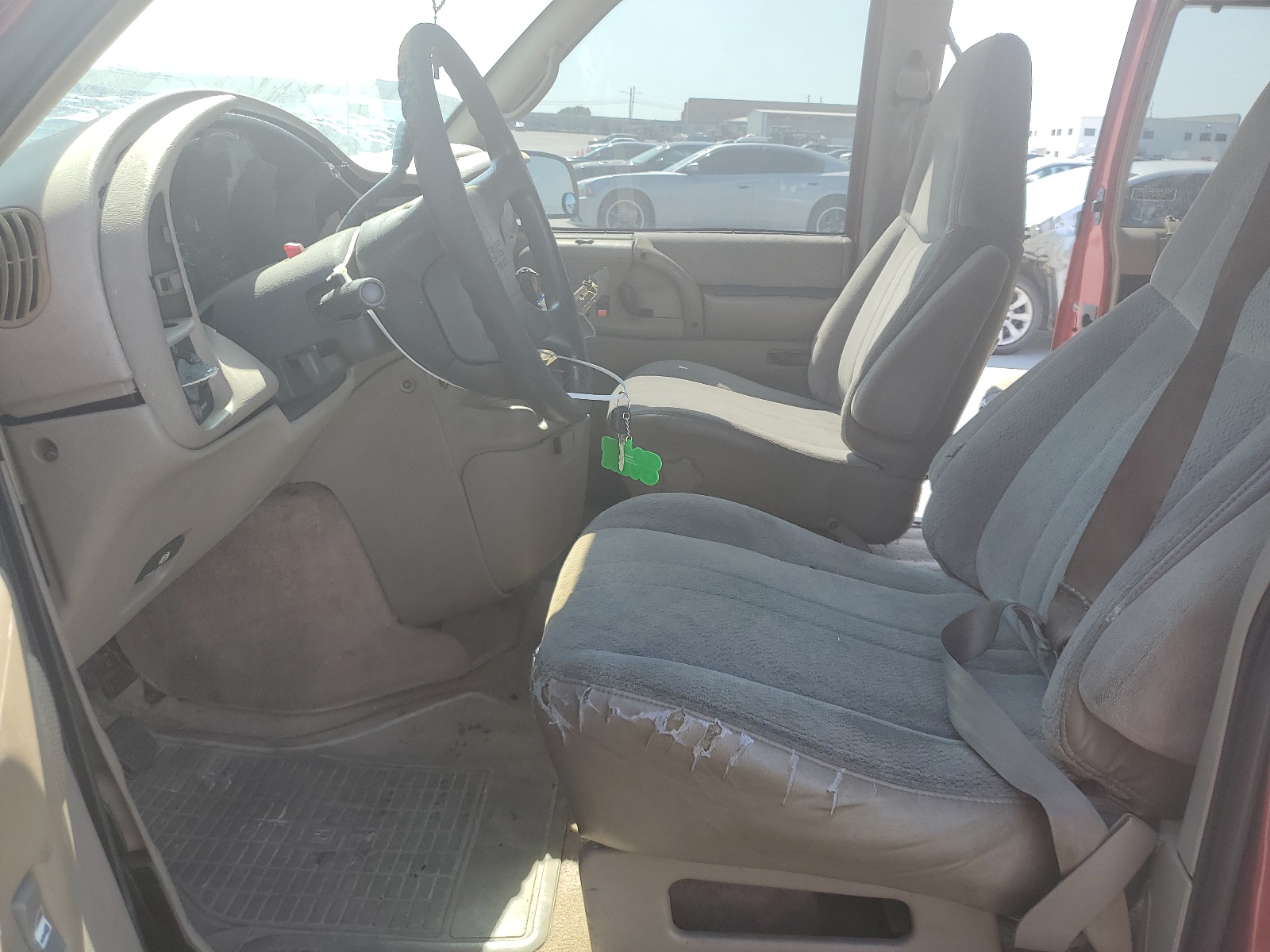 1GKDM19W1WB516615 1998 GMC Safari Xt