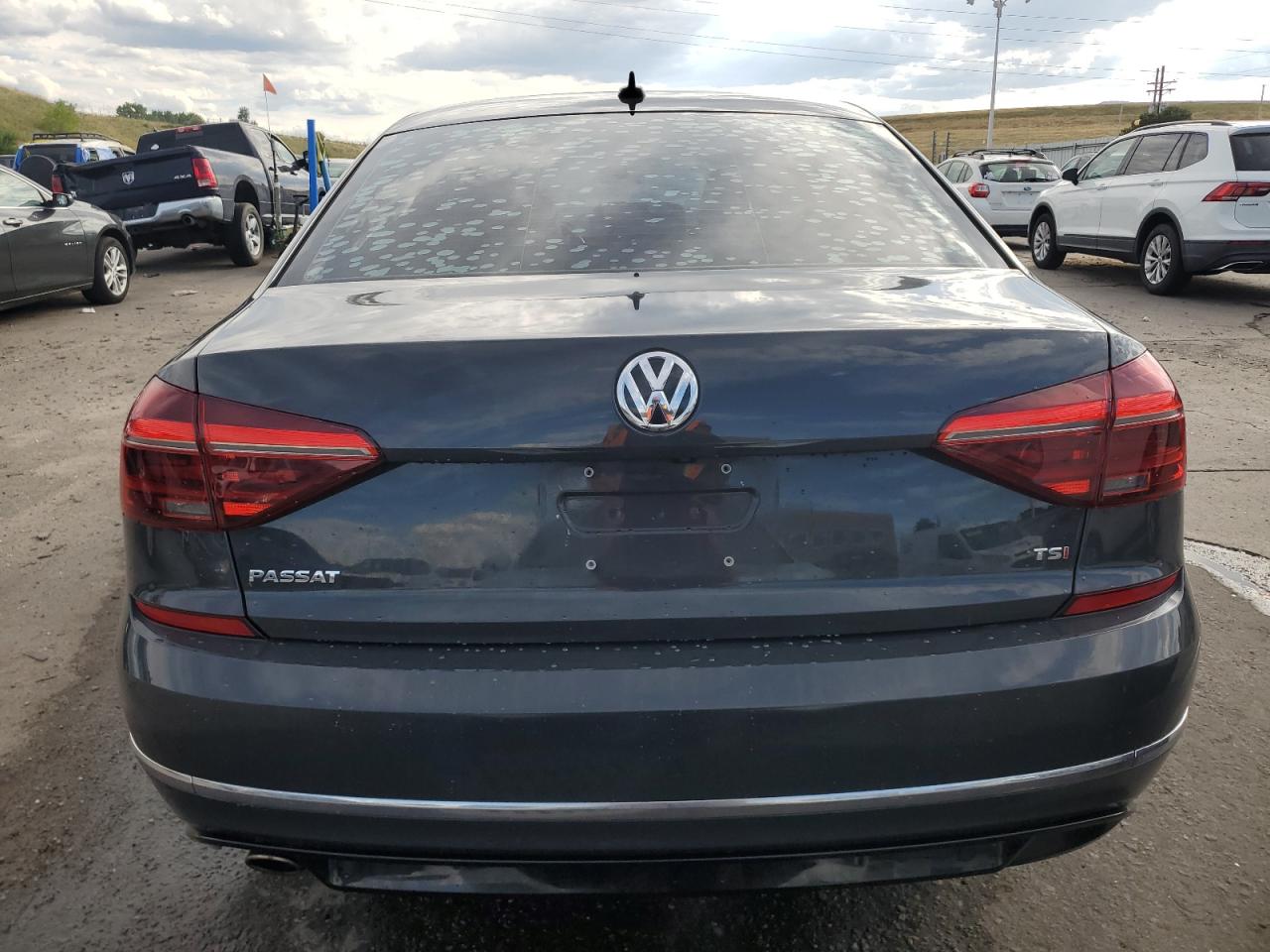 1VWAA7A35JC009938 2018 Volkswagen Passat S