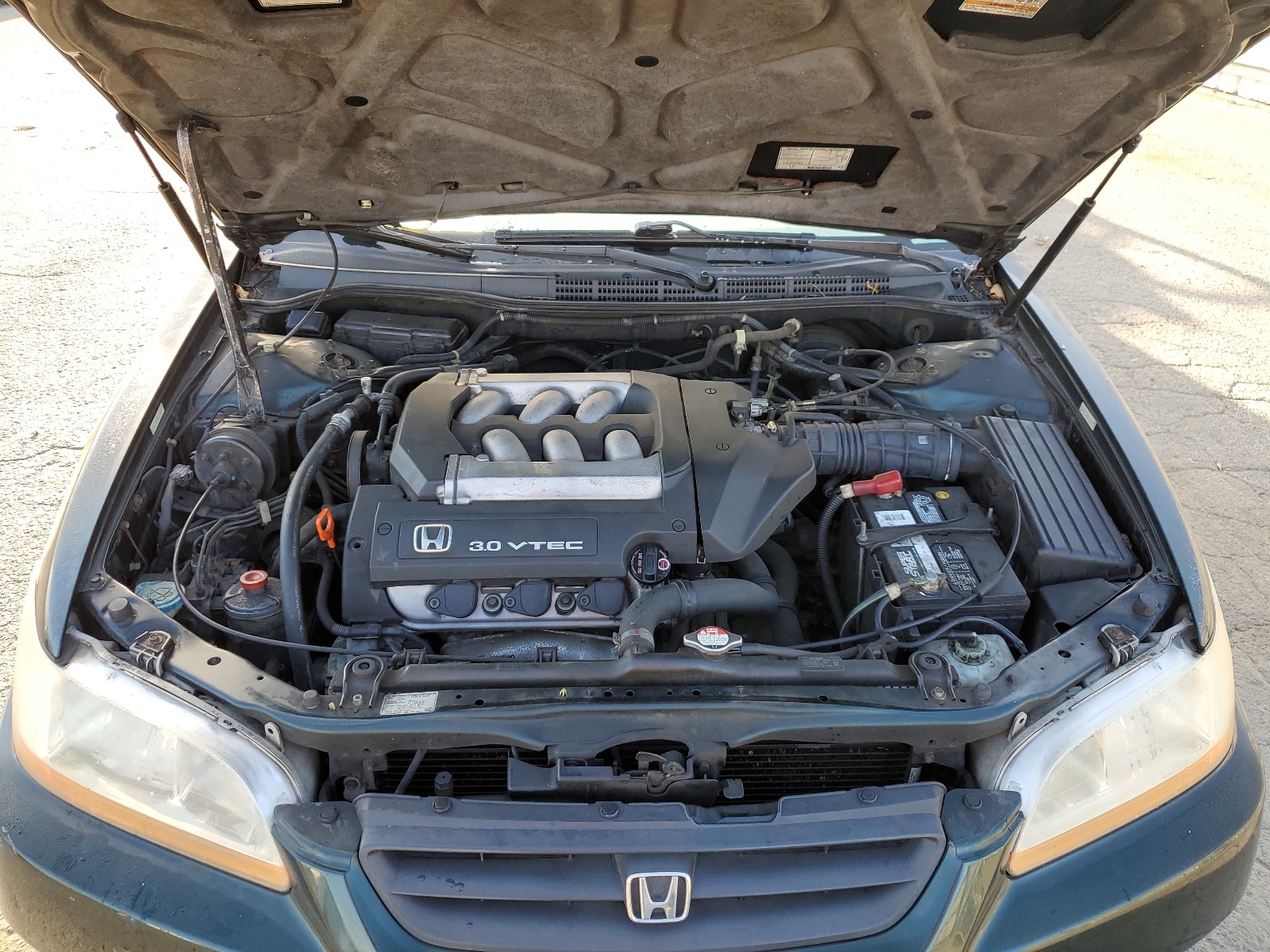 1HGCG2258YA035891 2000 Honda Accord Ex