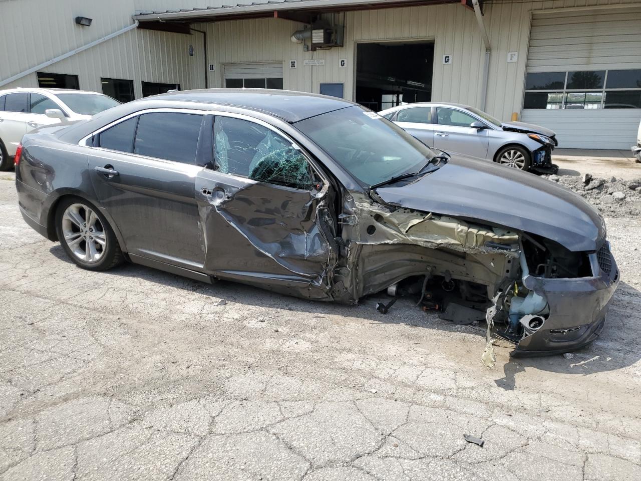 2016 Ford Taurus - Image 4