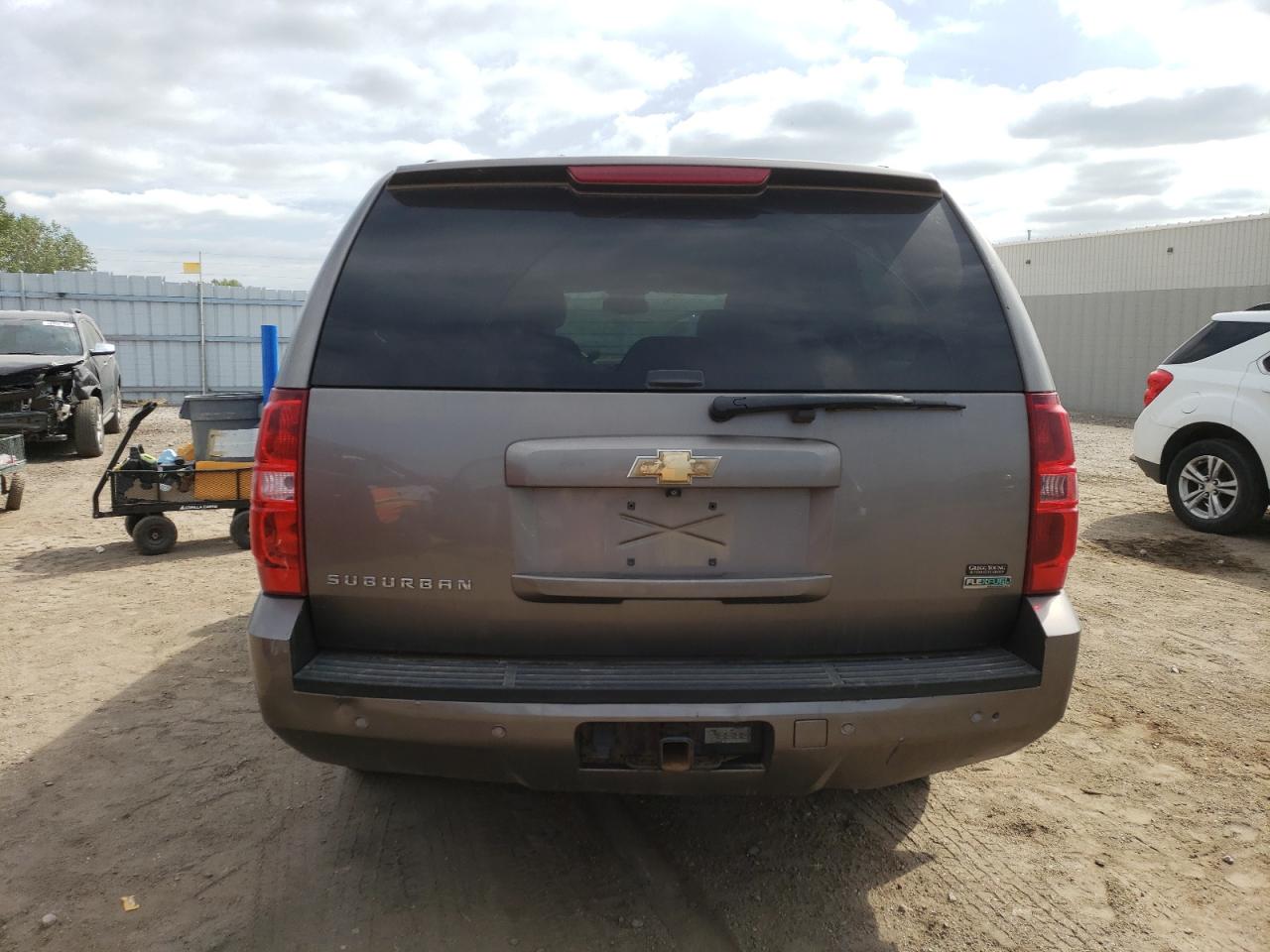 1GNSKJE38BR288030 2011 Chevrolet Suburban K1500 Lt