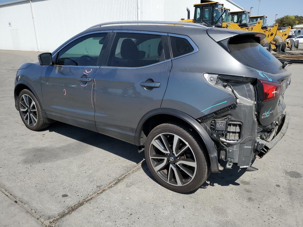 JN1BJ1CR5HW108518 2017 NISSAN ROGUE - Image 2