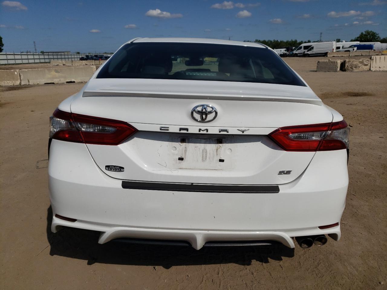 VIN 4T1B11HK6JU129500 2018 TOYOTA CAMRY no.6