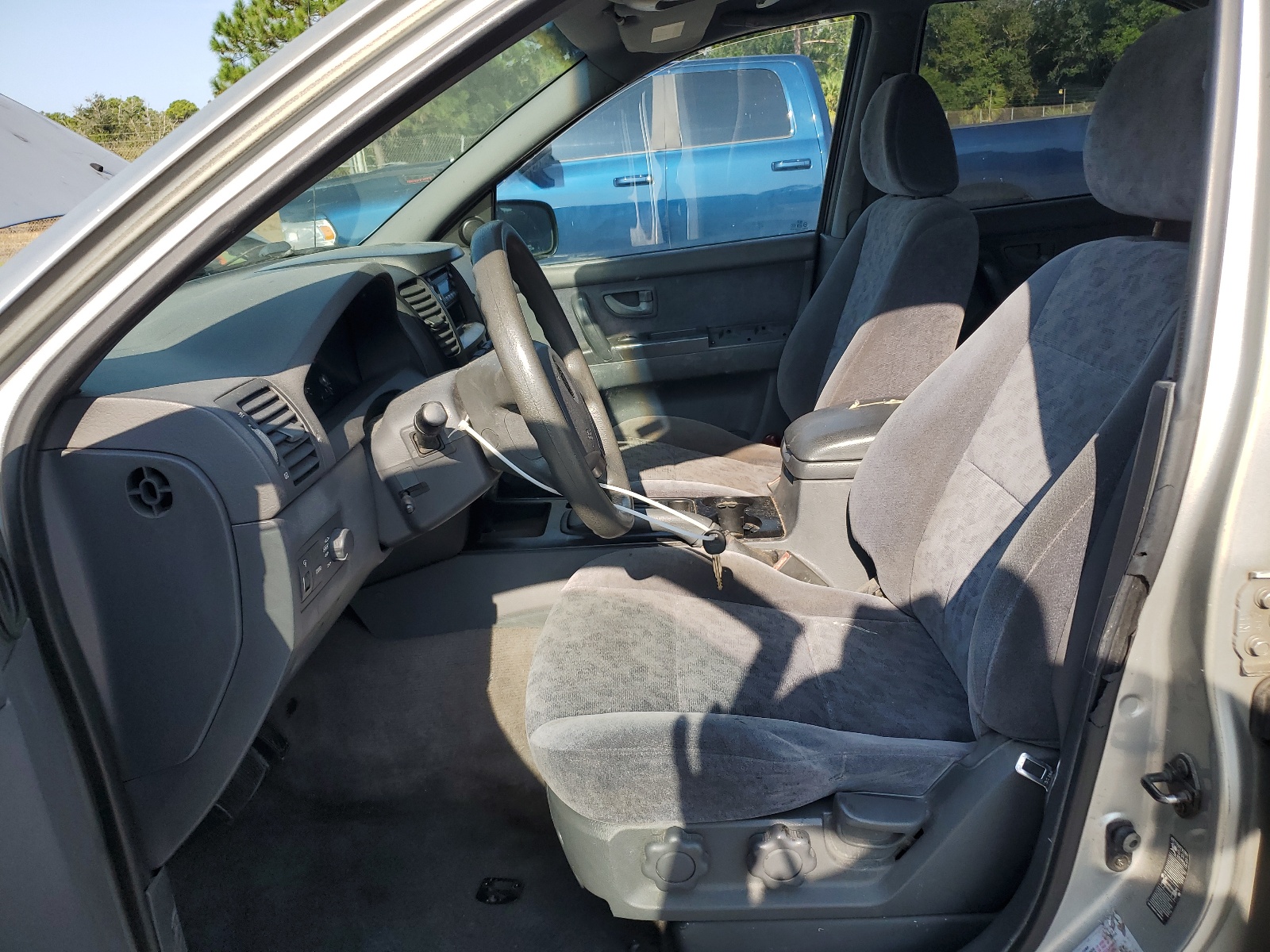 KNDJC733035093409 2003 Kia Sorento Ex