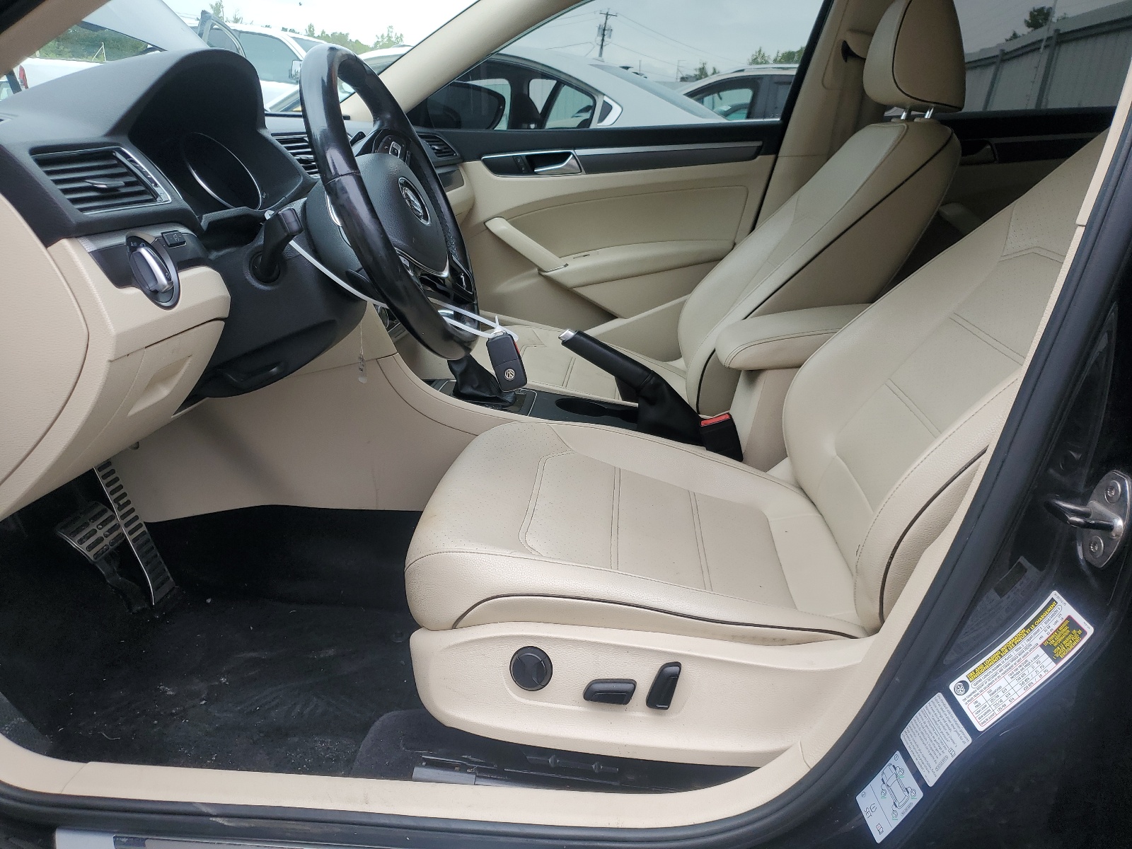 1VWDT7A38HC049349 2017 Volkswagen Passat R-Line