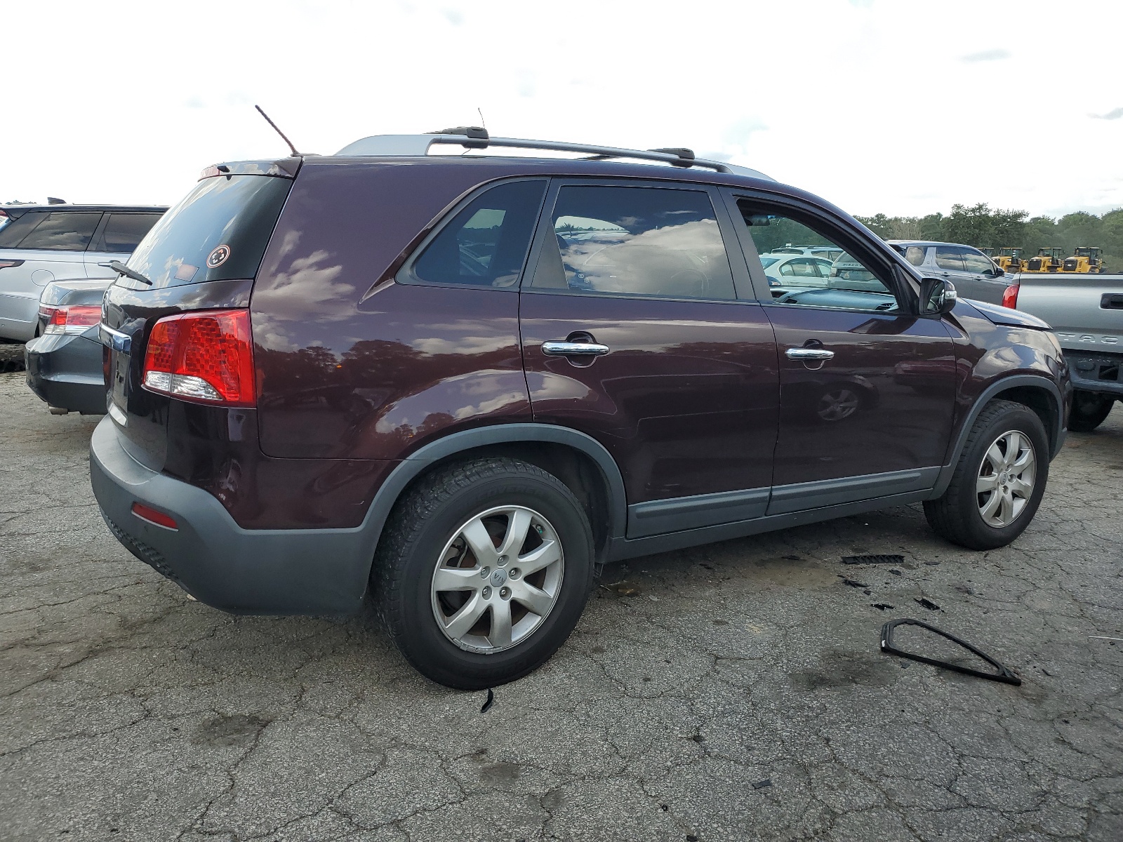 2012 Kia Sorento Base vin: 5XYKT4A65CG223594