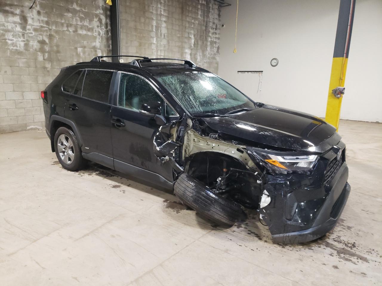 2022 Toyota RAV 4 - Image 4