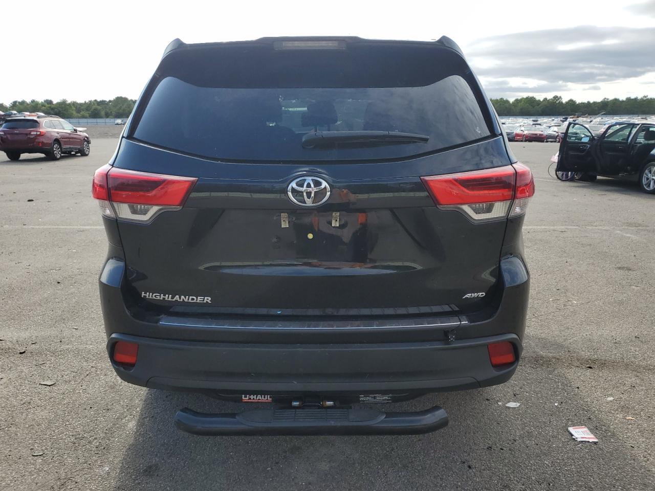 2018 Toyota Highlander Le VIN: 5TDBZRFH9JS909613 Lot: 69372554