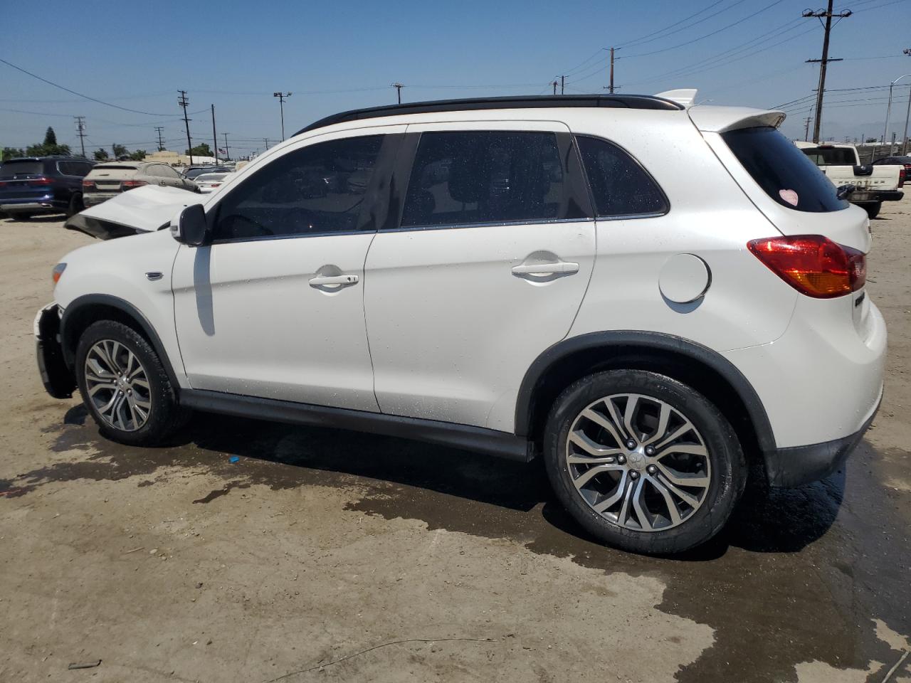 2017 Mitsubishi Outlander - Image 2
