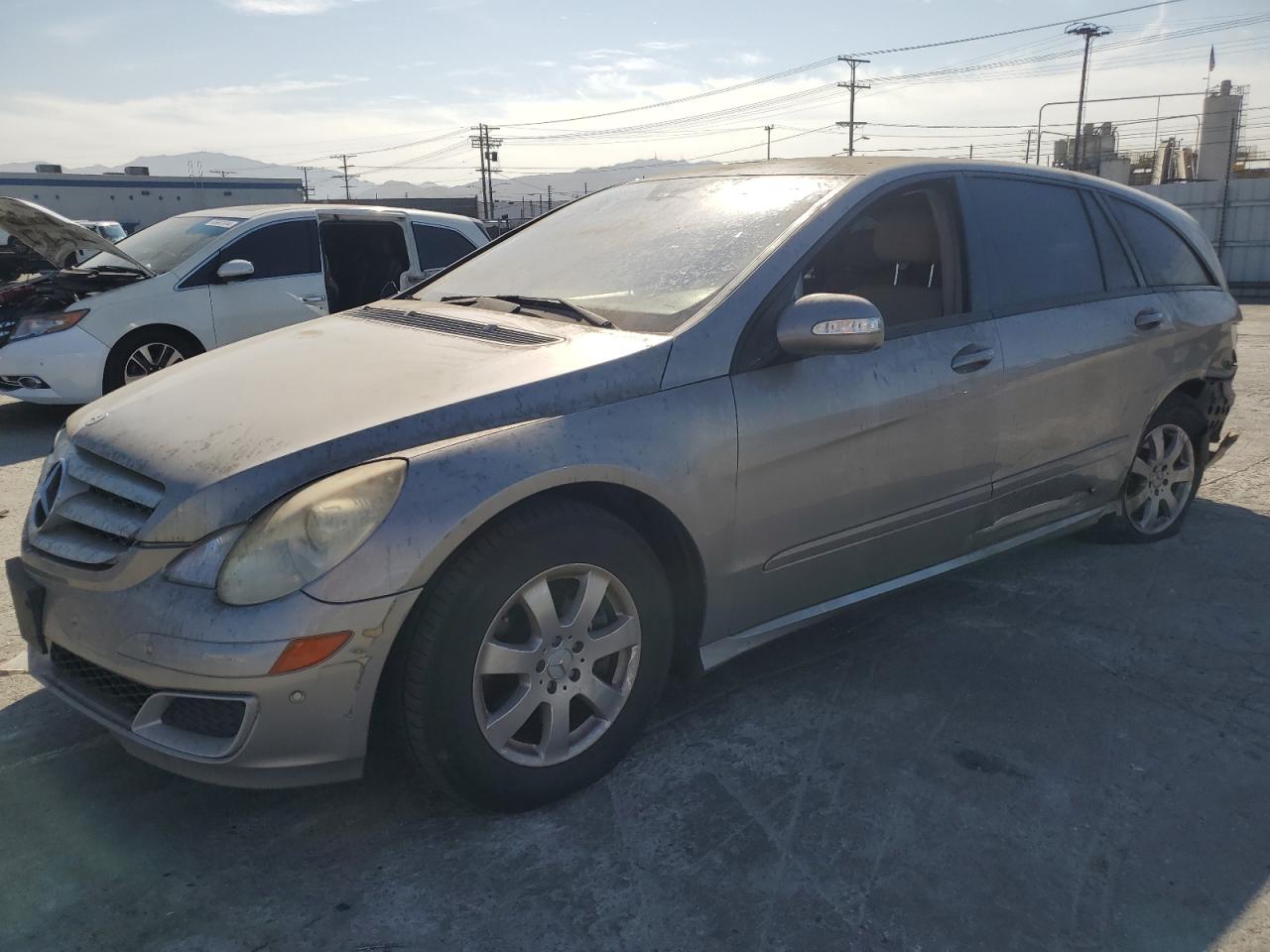 2006 Mercedes-Benz R 350 VIN: 4JGCB65E86A008327 Lot: 65856594