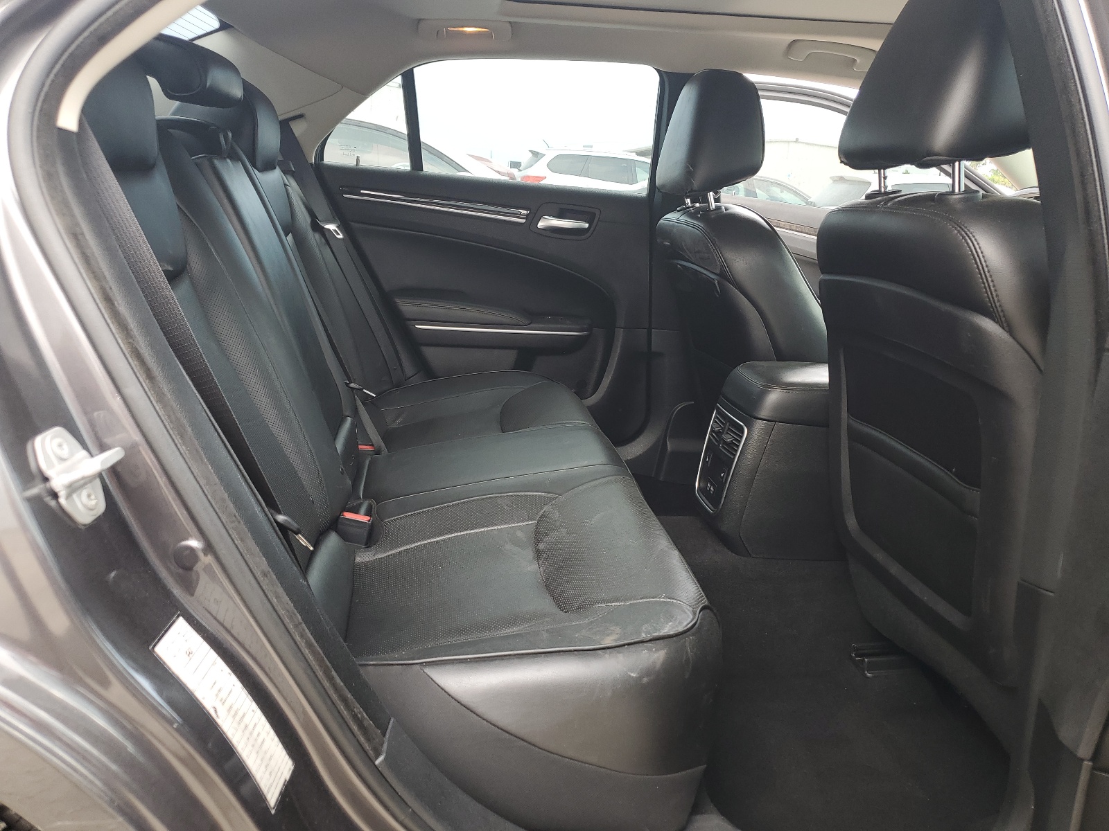 2C3CCAEG7KH585808 2019 Chrysler 300 Limited