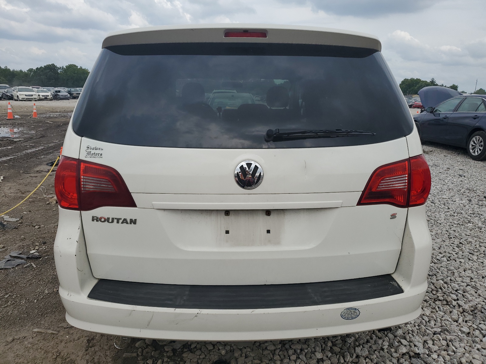 2V8HW44149R542978 2009 Volkswagen Routan S