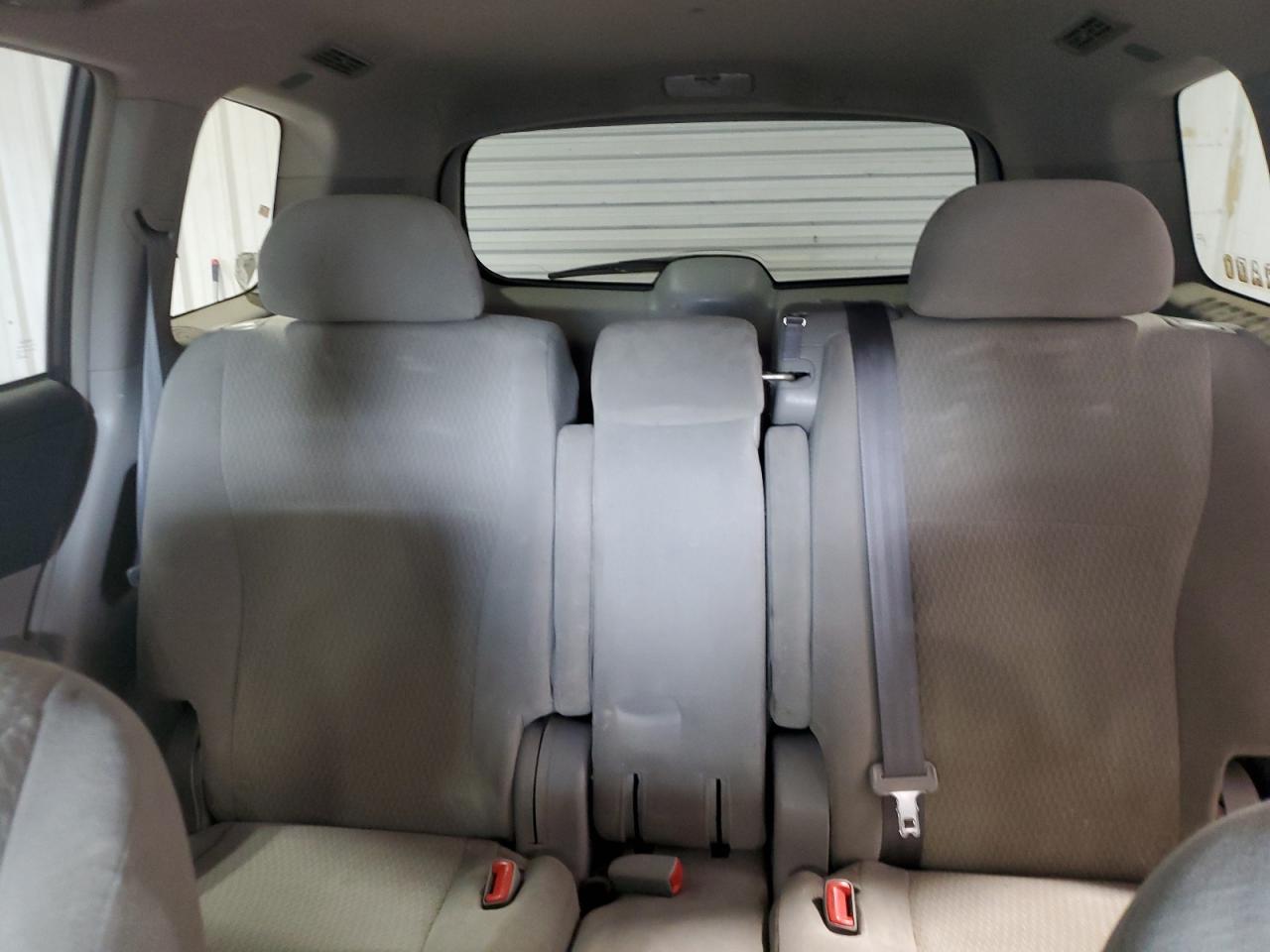 2010 Toyota Highlander - Image 10