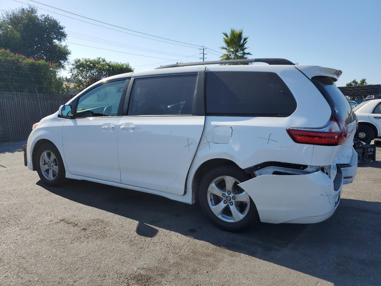 5TDKZ3DC2LS021695 2020 TOYOTA SIENNA - Image 2