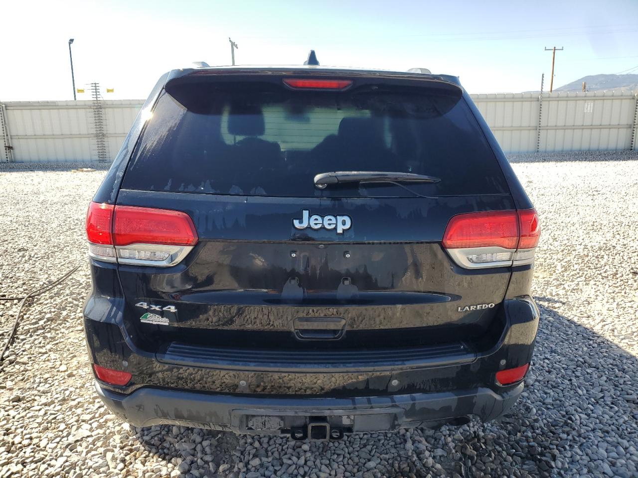 1C4RJFAG2JC350958 2018 Jeep Grand Cherokee Laredo