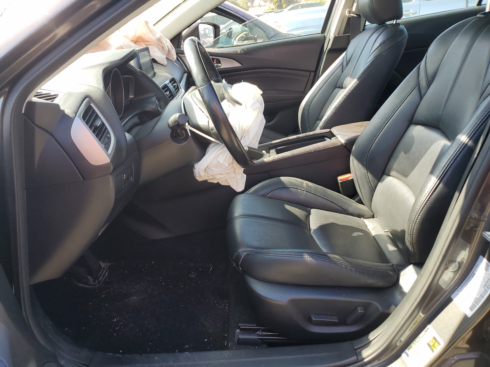 3MZBN1V36JM233699 2018 Mazda 3 Touring