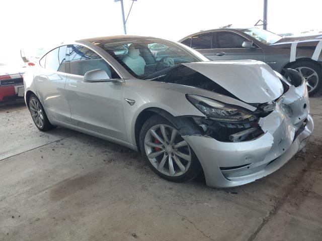  TESLA MODEL 3 2018 Сріблястий