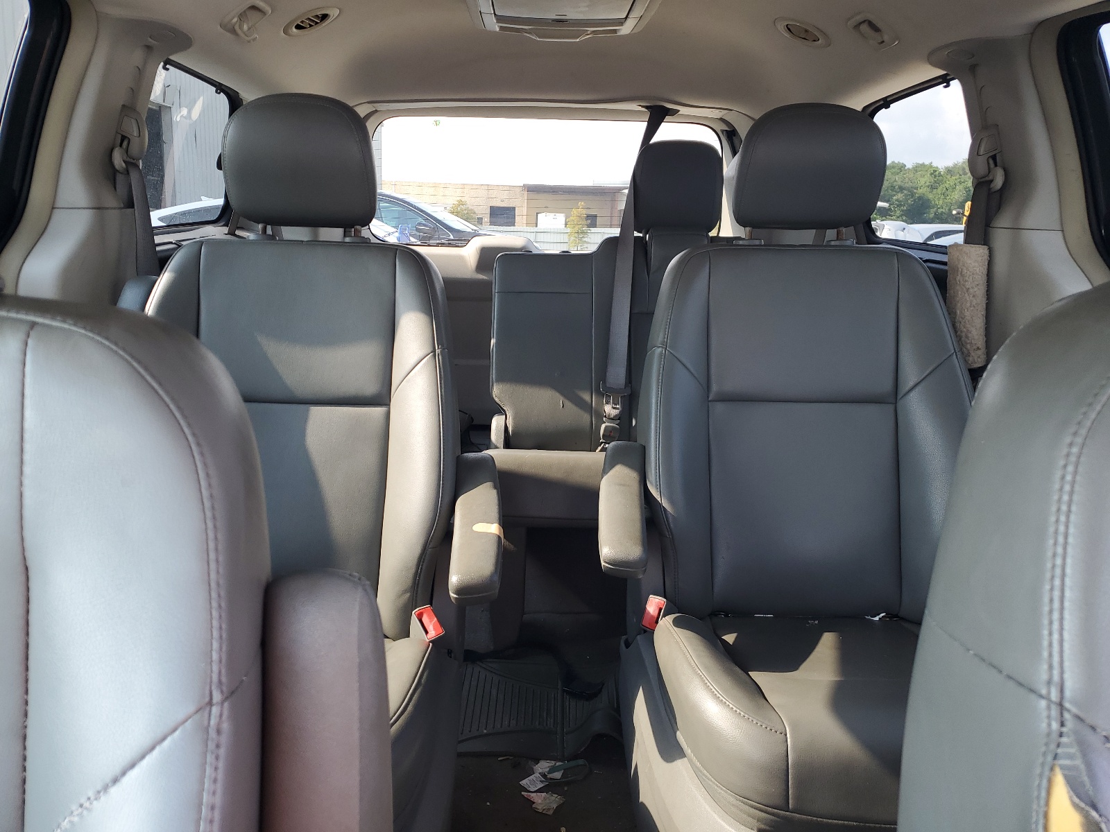 2V4RW3DG3BR695622 2011 Volkswagen Routan Se