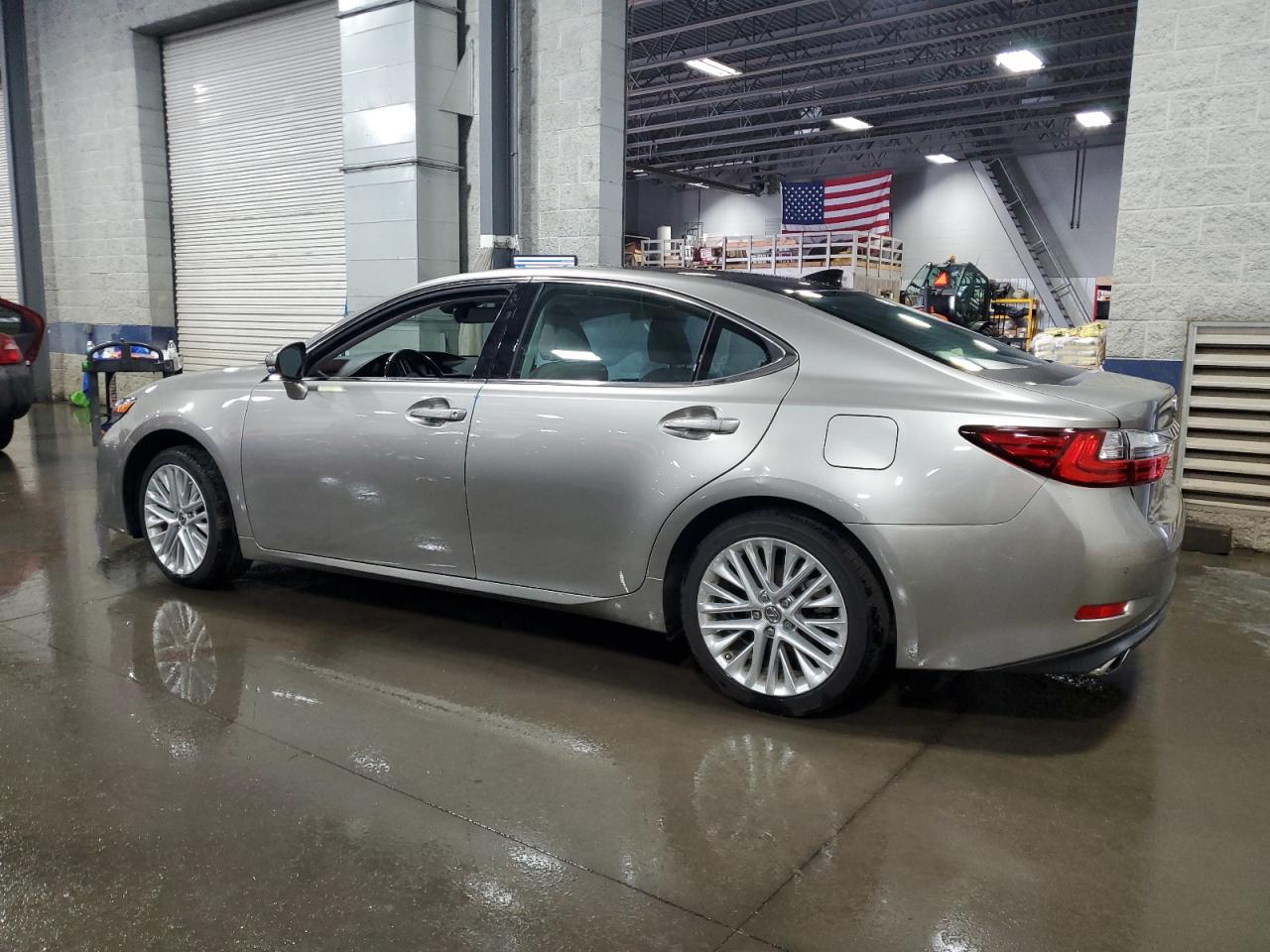 58ABK1GG3JU086429 2018 LEXUS ES - Image 2