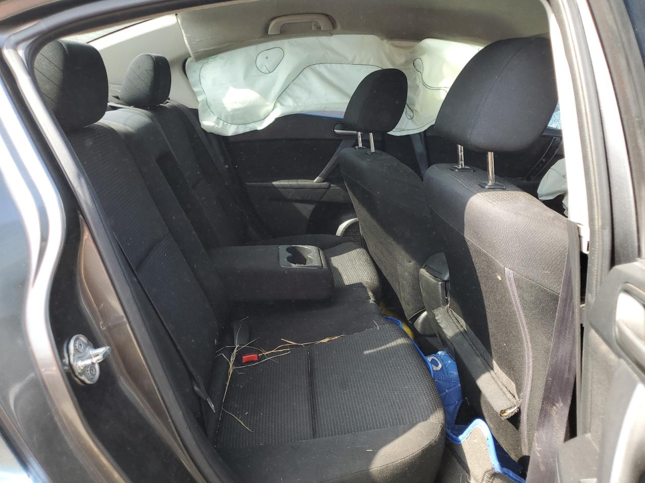 2012 Mazda 3 - Image 10