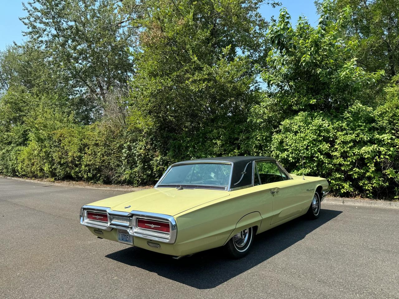 1964 Ford T-Bird VIN: 4Y87Z179924 Lot: 66981084