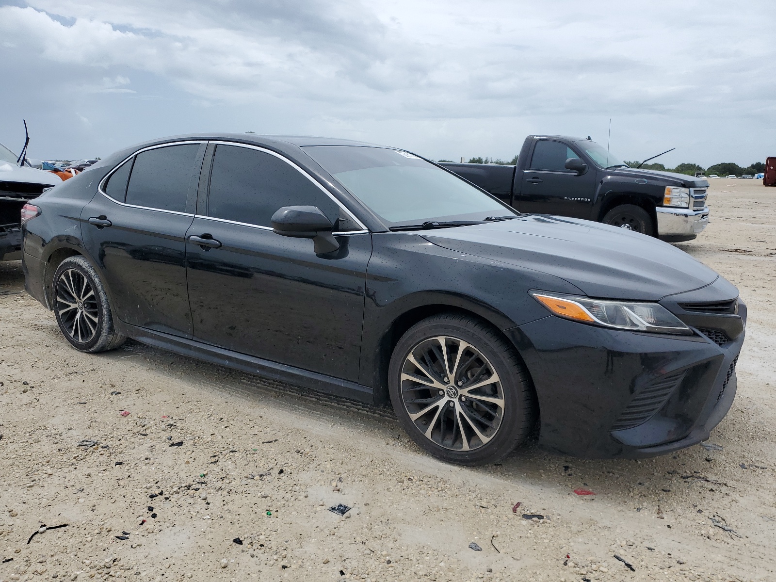 2019 Toyota Camry L vin: 4T1B11HK1KU825120