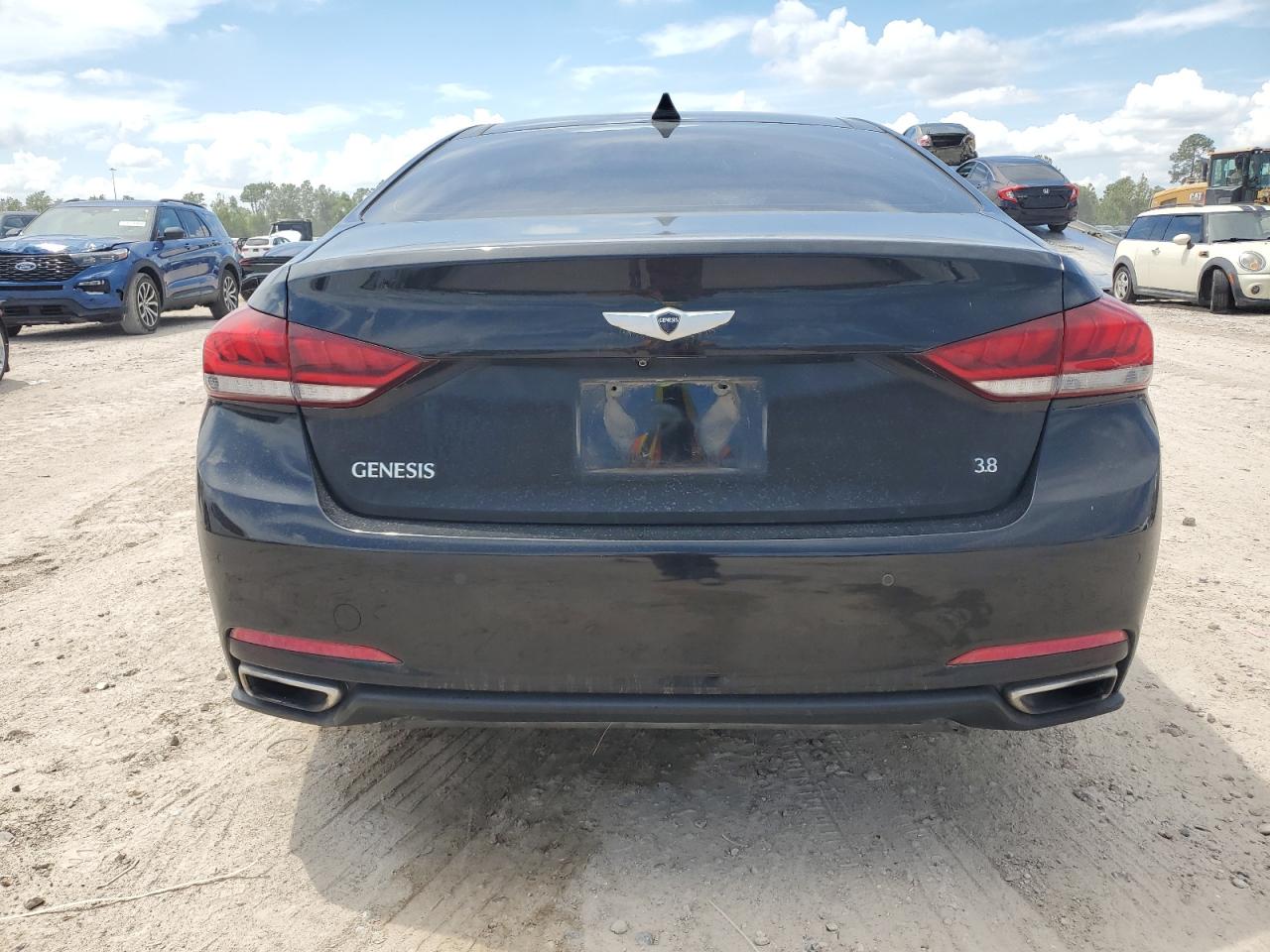 2015 Hyundai Genesis 3.8L VIN: KMHGN4JE9FU092479 Lot: 68120854