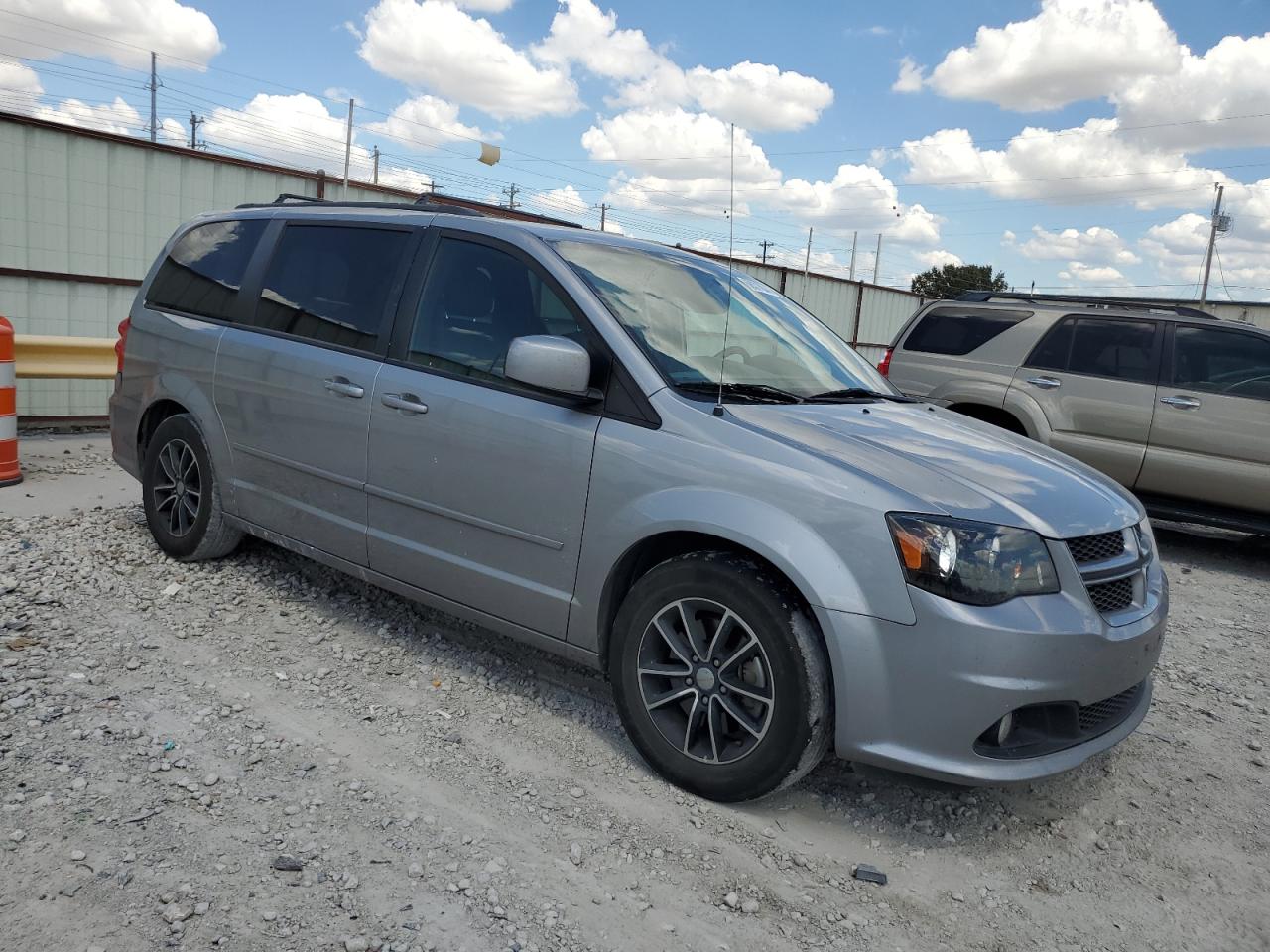 2017 Dodge Caravan - Image 4