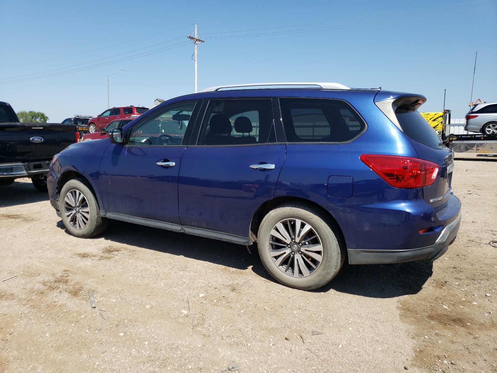 2018 Nissan Pathfinder S vin: 5N1DR2MM6JC608438