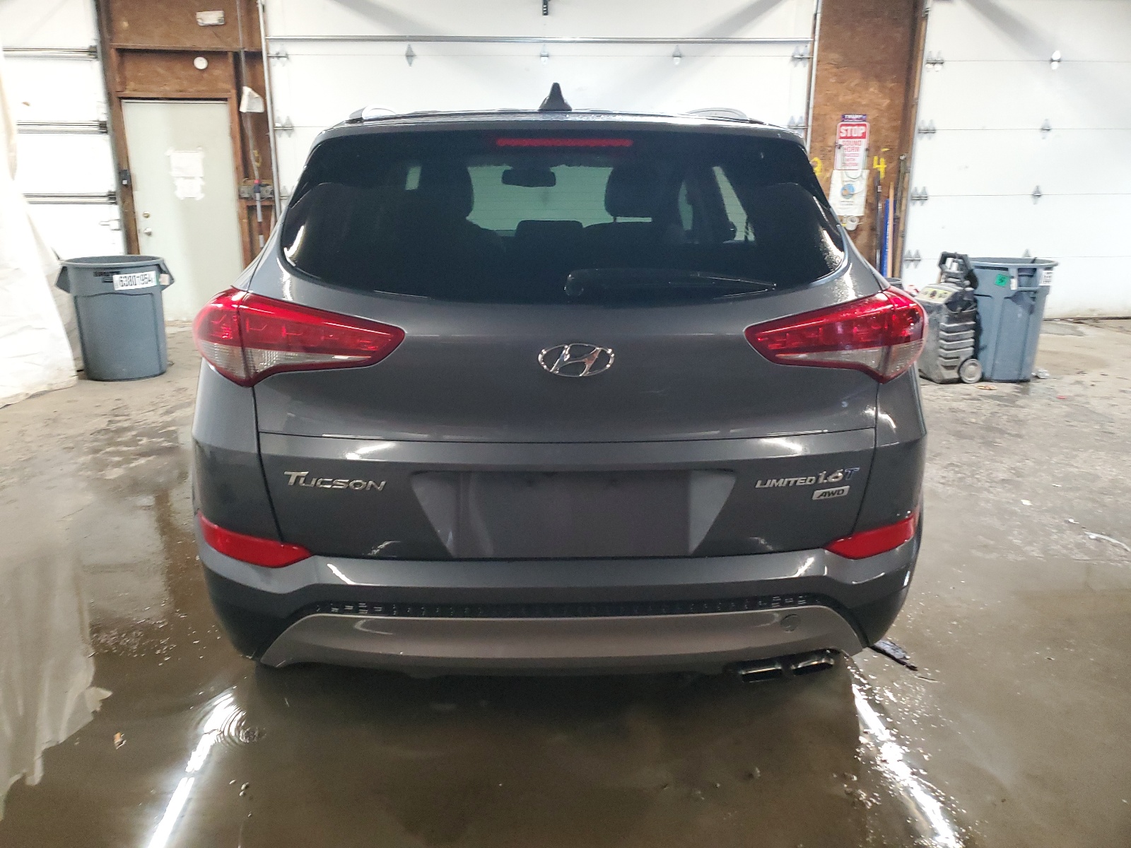 KM8J3CA29JU636595 2018 Hyundai Tucson Value