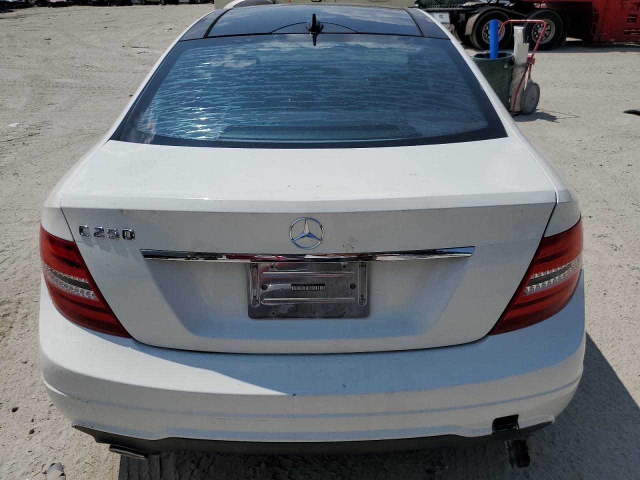 WDDGJ4HB4CF744832 2012 Mercedes-Benz C 250