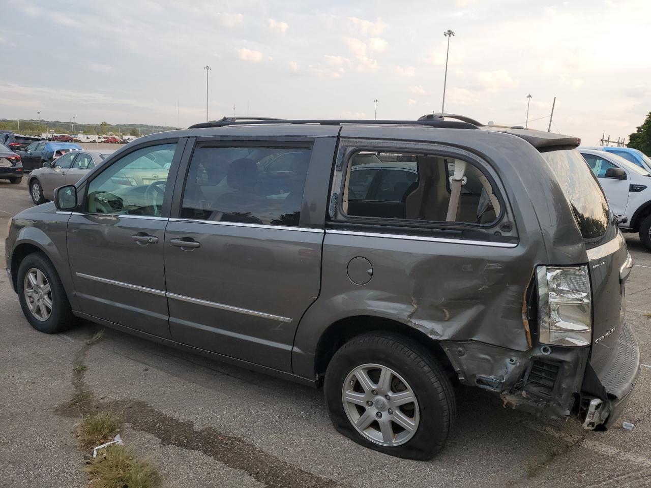 2010 Chrysler Town & Country - Image 2