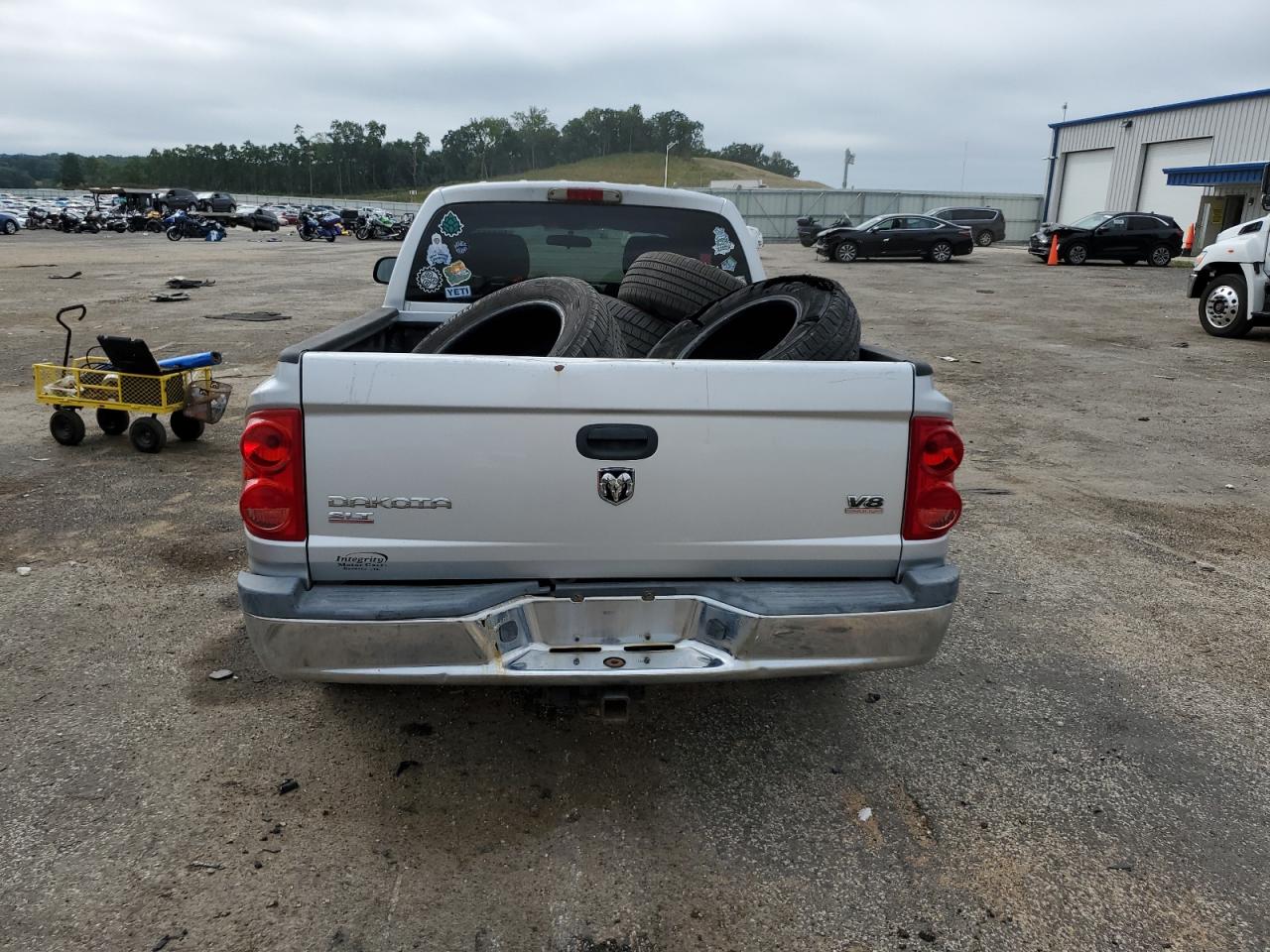 2005 Dodge Dakota Quad Slt VIN: 1D7HW48N15S182057 Lot: 69411734