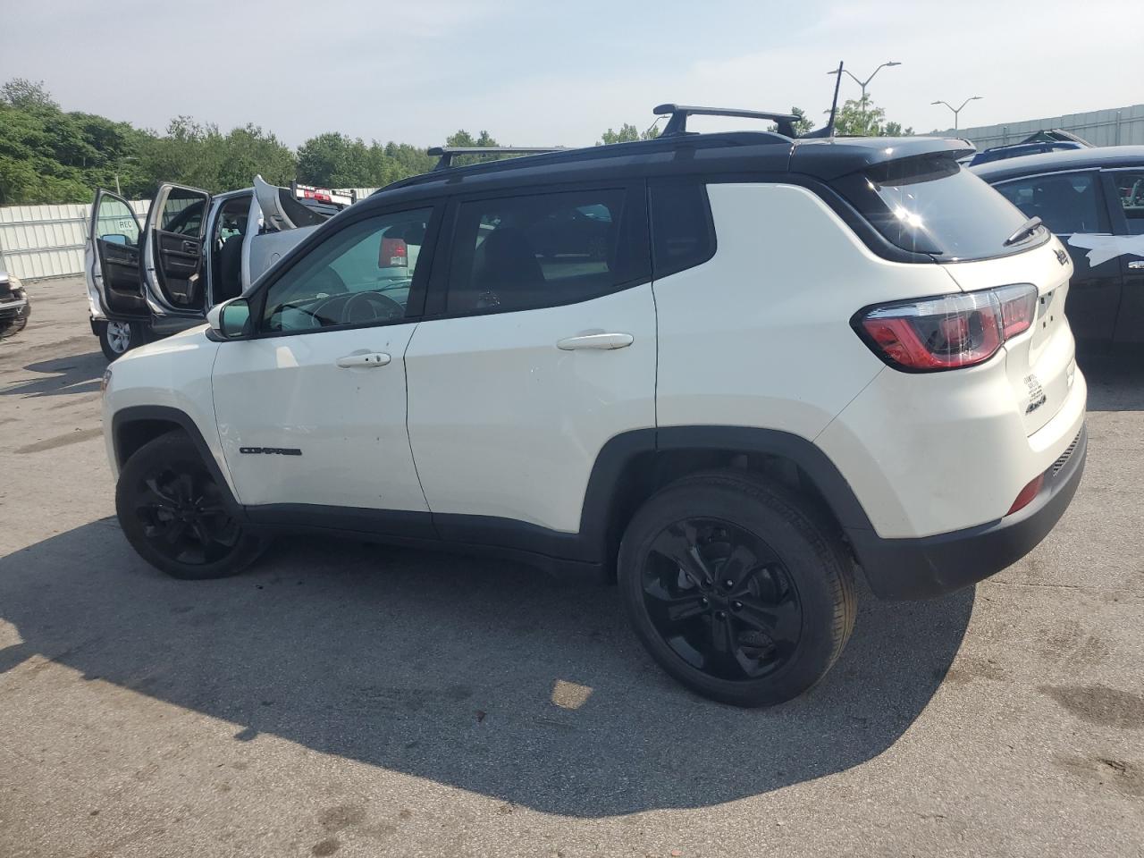 3C4NJDBB8LT139647 2020 JEEP COMPASS - Image 2